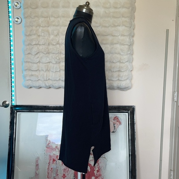 ATM v shaped dress black 93% cotton with side slits at the bottom - Picture 5 of 9